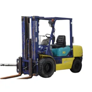 Montacargas Komatsu FD 30 T 14